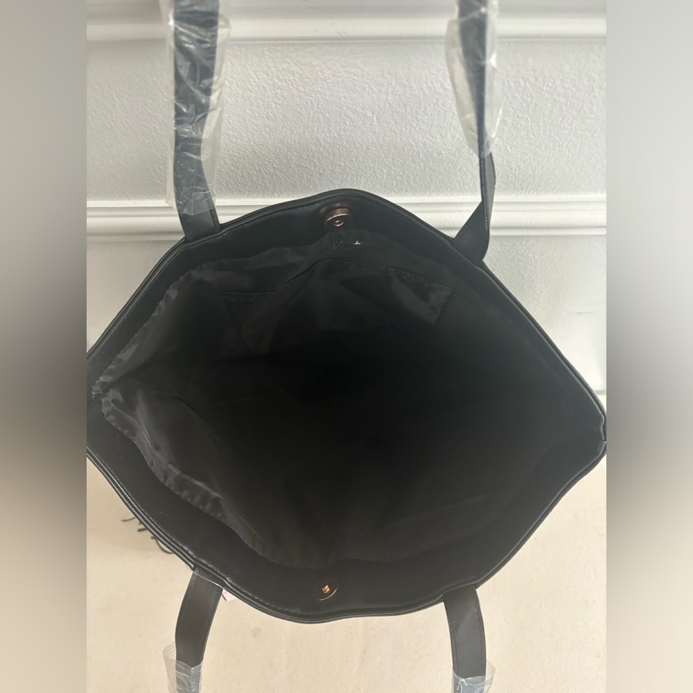 Victoria's Secret NWT Flirty Fringe Tote Bag Black Limited Edition - Picture 6 of 8